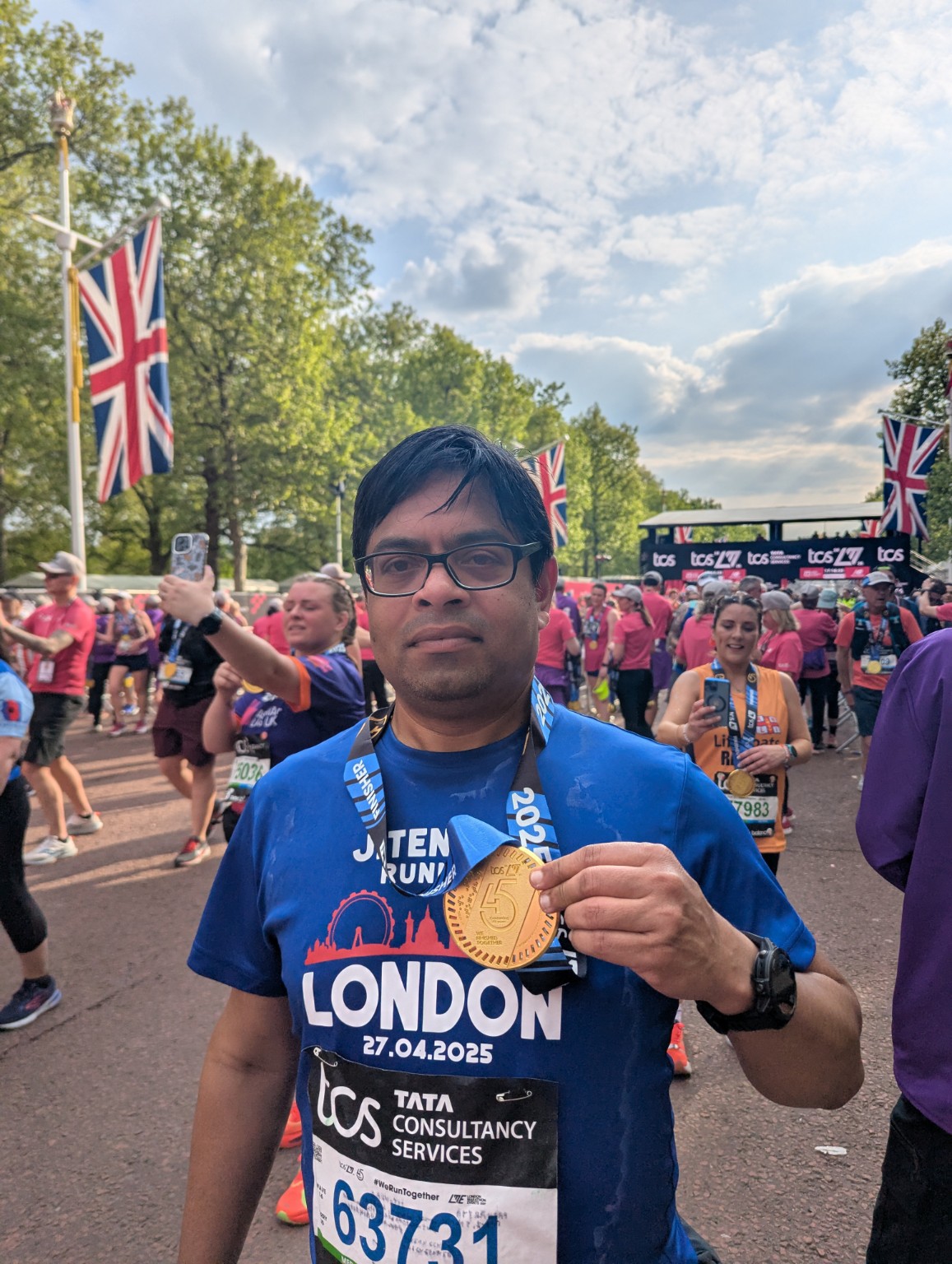 Jitendra holding his London Marathon finisher medal